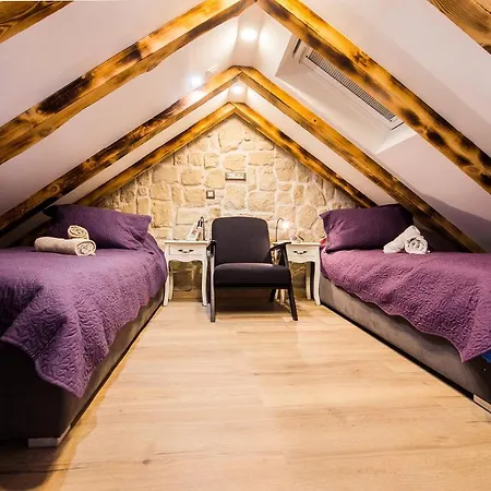 Appartement Reval Luxury Stone House Apartments****