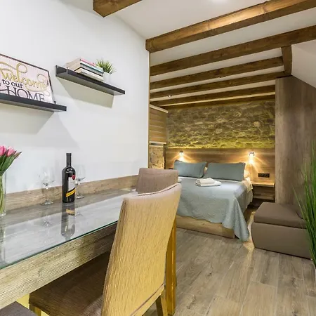 Appartamento Reval Luxury Stone House Apartments****