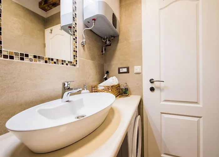 Reval Luxury Stone House Apartments**** 公寓