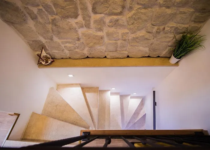 Reval Luxury Stone House Apartments**** 公寓 *