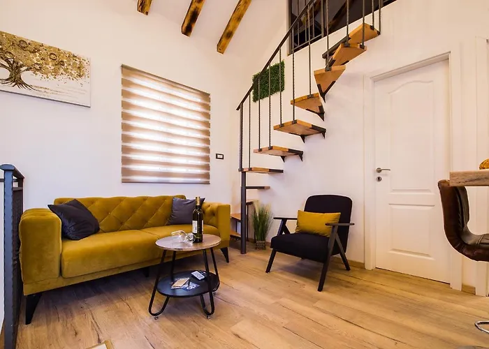 Reval Luxury Stone House Apartments**** 公寓