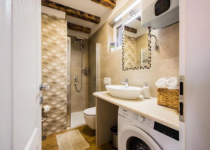 Reval Luxury Stone House Apartments**** *