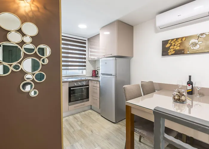 Reval Luxury Stone House Apartments**** 公寓 *