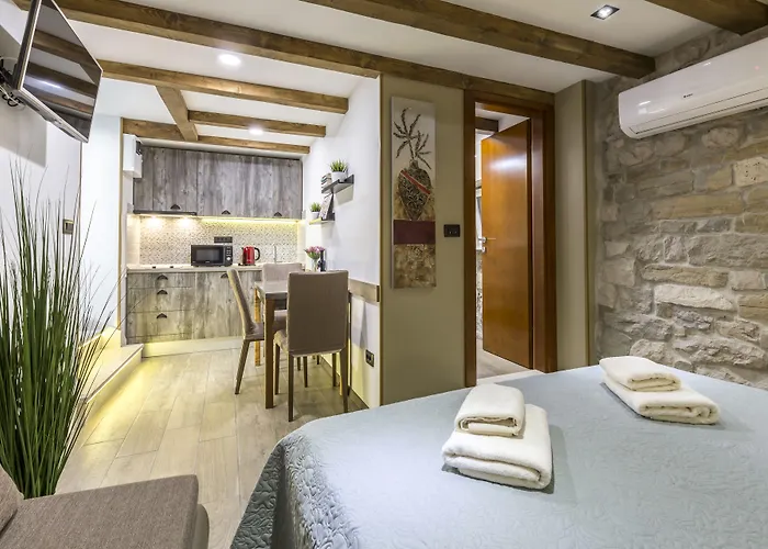 Reval Luxury Stone House Apartments**** *