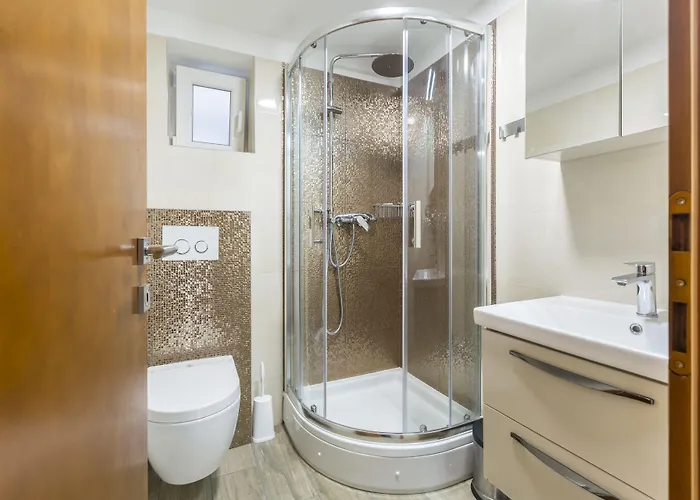 Reval Luxury Stone House Apartments**** 公寓 *