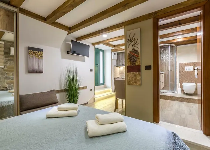 Reval Luxury Stone House Apartments**** *