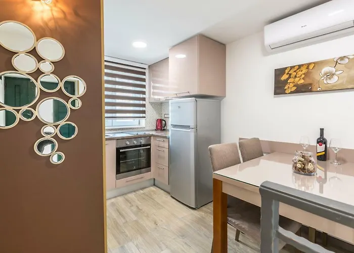 Reval Luxury Stone House Apartments**** *