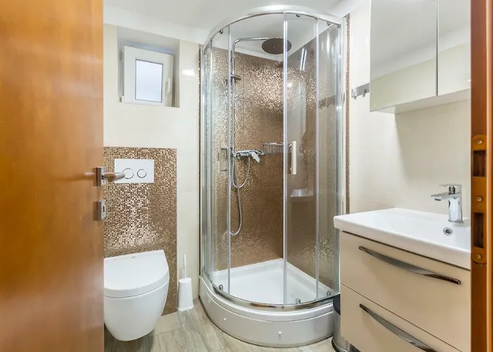 Reval Luxury Stone House Apartments**** 公寓